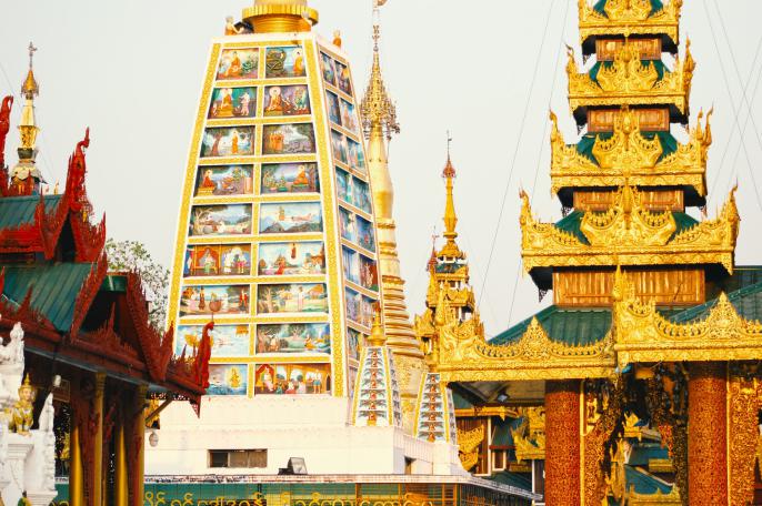 Coloridos templos de Yangon