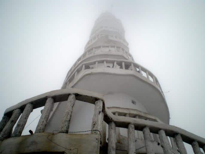 Torre de Ambuluwawa en un día nublado